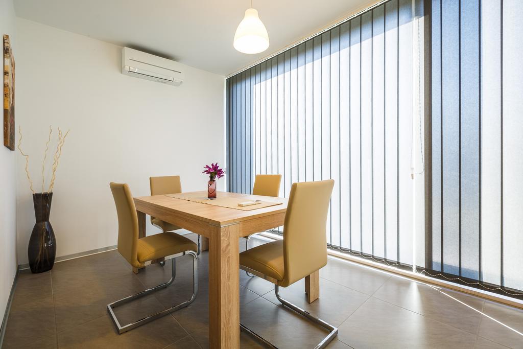 Ivni Apartmani Novigrad Istria Cameră foto